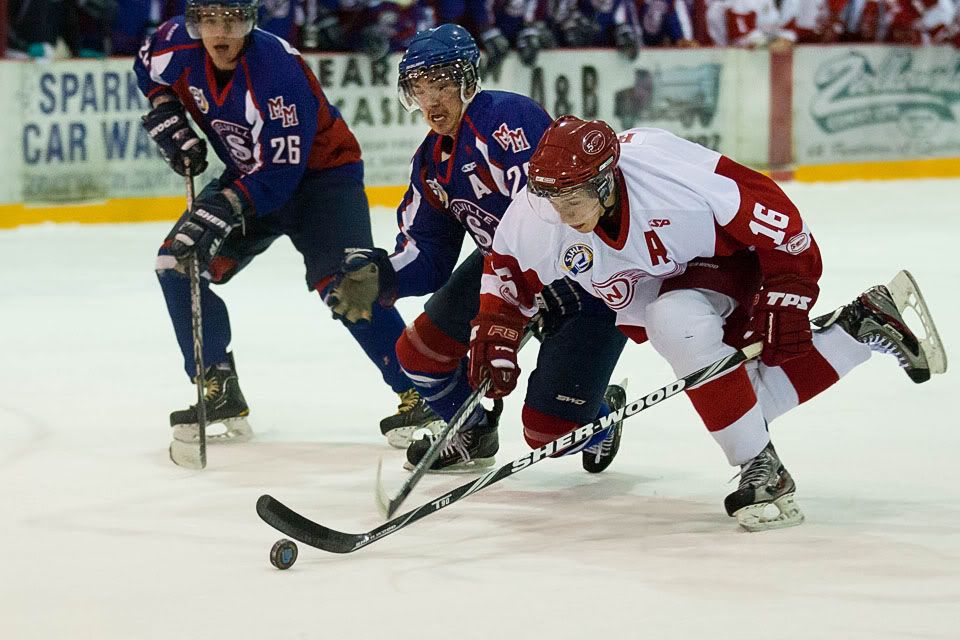 IMAGE: http://i417.photobucket.com/albums/pp252/Paxonator/Sports/IMG_6757_FB_Sharp.jpg