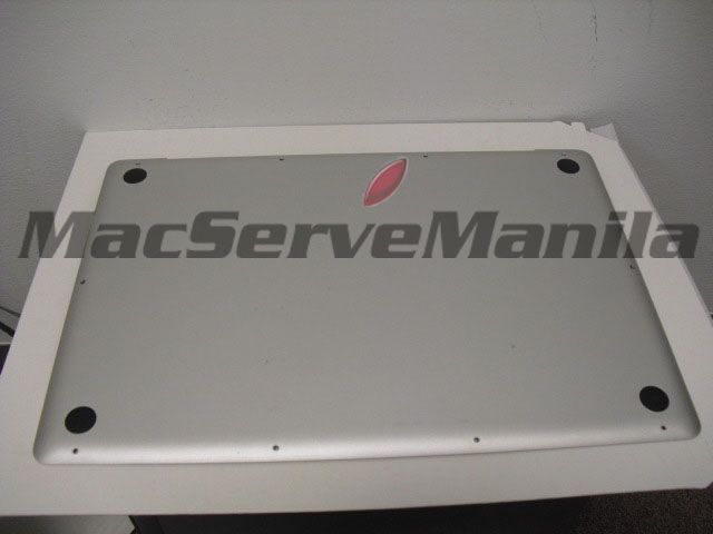 http://i417.photobucket.com/albums/pp253/onlinedyoung/MacServeManila/MBPbottomcase.jpg