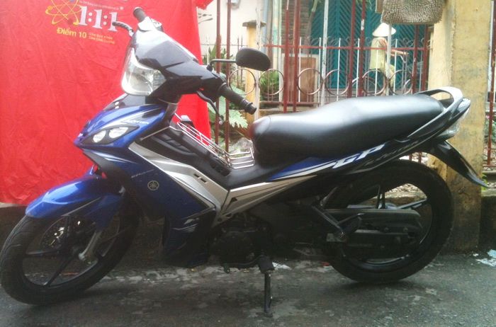 Nhìn bé thương quá!